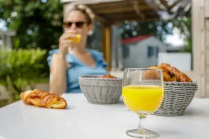 Services 7 Camping Le Parc de la Greve petit dejeuner