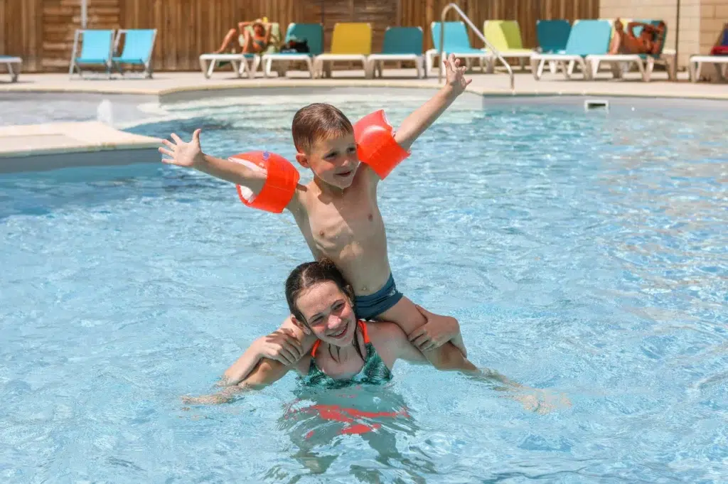 Le Parc de la Greve PISCINE 20 07.06.01