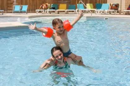 Le Parc de la Greve PISCINE 20 07.06.01